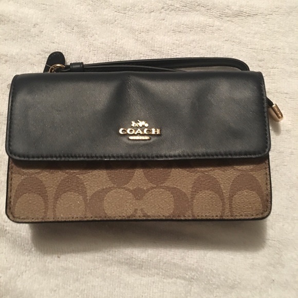 SALE!! Coach Wristlet comes in original box - Picture 2 of 16
